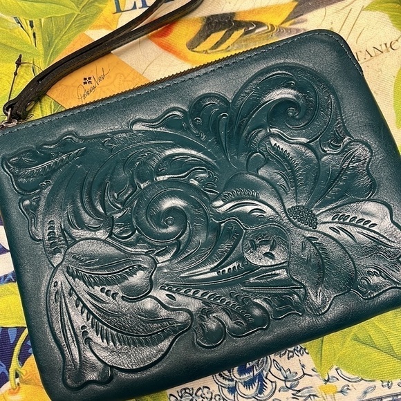 Brand New Patricia Nash Genuine Tooled Leather Blue Coral Cassini Wristlet - Picture 3 of 15
